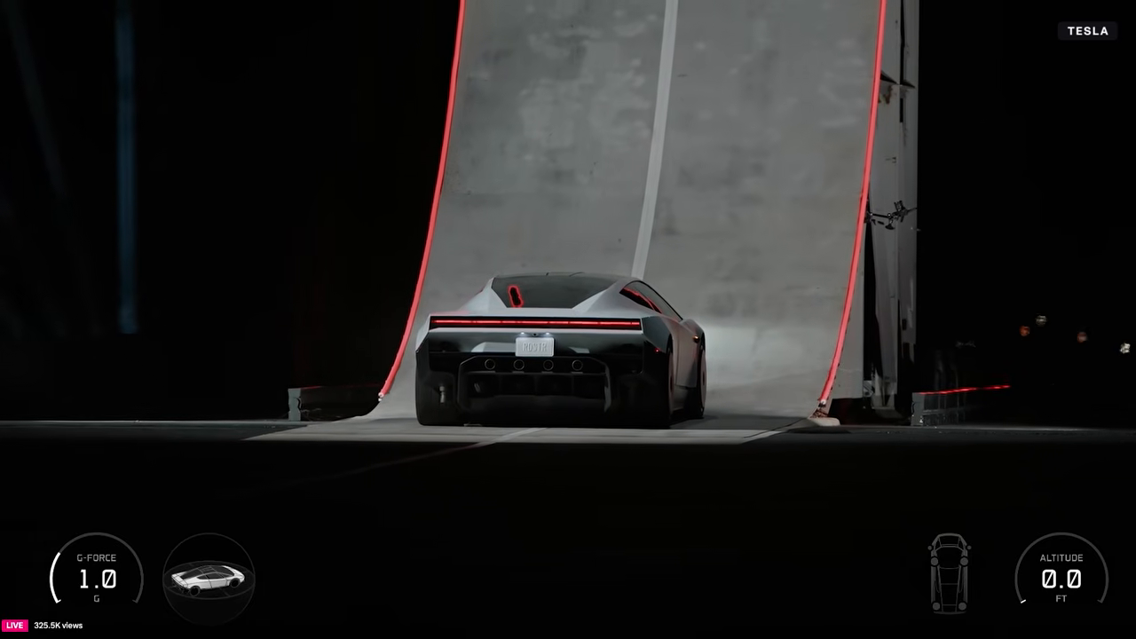 Car at the foot of the wall, PCMag 1:44